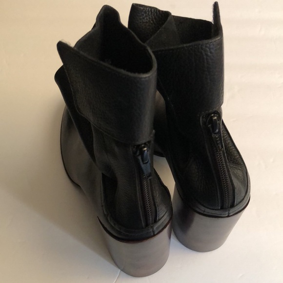 Sleek Black Ankle Boots with Chunky Heel - Picture 5 of 7